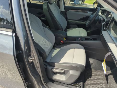 New 2026 Volkswagen Tiguan SE image 38