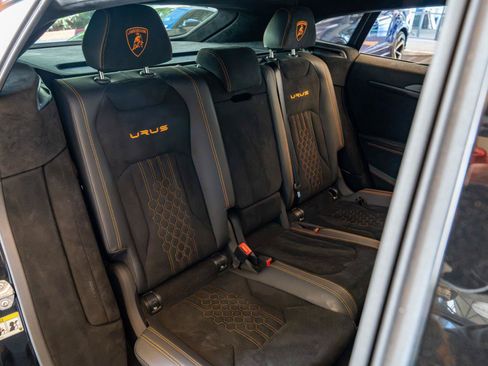Used 2024 Lamborghini Urus Performante AWD/4WD image 29
