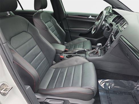 Used 2017 Volkswagen GTI SE image 10