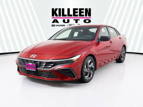 Used 2025 Hyundai Elantra Sport image 3