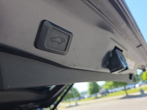 Used 2019 Toyota RAV4 XLE w/ Convenience Package FWD image 29