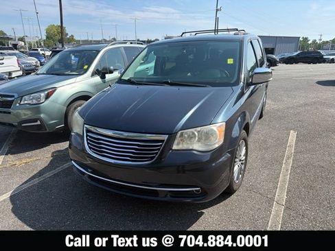 Used 2014 Chrysler Town & Country Touring-L w/ Driver Convenience Group FWD image 1