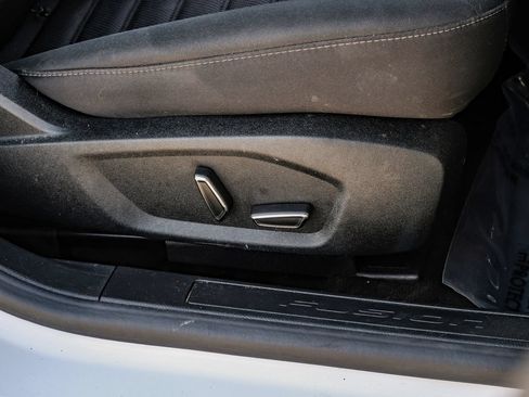 Used 2019 Ford Fusion SE FWD image 39
