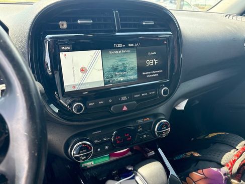 Used 2021 Kia Soul Turbo FWD image 2