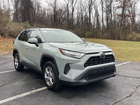 Used 2023 Toyota RAV4 XLE image 1