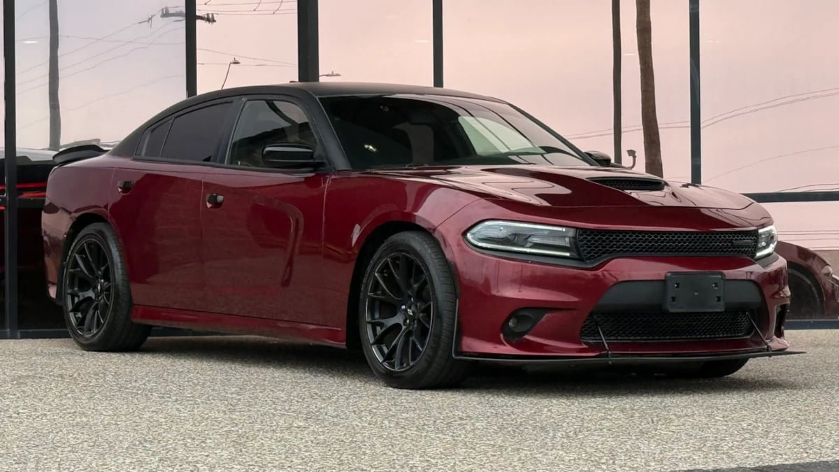 Used 2019 Dodge Charger R/T w/ Blacktop Package RWD image 17