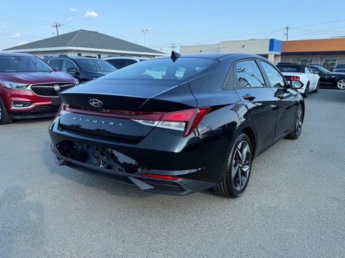 Used 2023 Hyundai Elantra SEL w/ Convenience Package FWD image 6