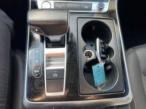 Used 2019 Audi Q8 Premium Plus w/ Premium Plus AWD/4WD image 21