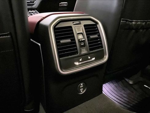 Used 2025 Porsche Macan image 30