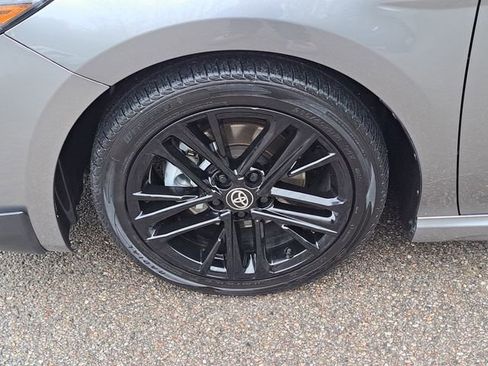 Used 2025 Toyota Camry SE image 9