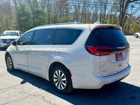 Used 2021 Chrysler Pacifica Touring-L FWD image 6
