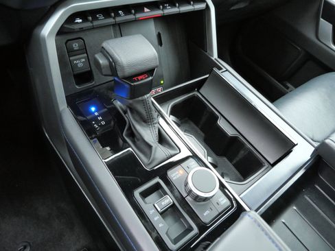 Certified 2025 Toyota Sequoia Platinum image 25