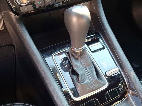 Used 2024 Jeep Compass Latitude image 14