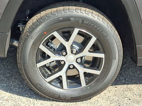 New 2025 Jeep Grand Cherokee L Limited image 5