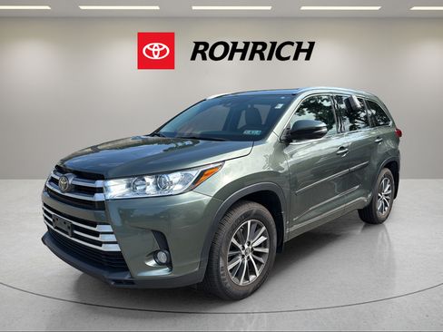 Used 2017 Toyota Highlander XLE AWD/4WD image 1