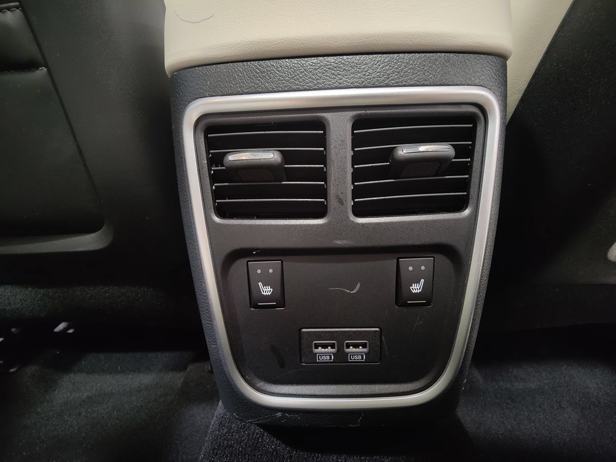 Used 2023 Chrysler 300 Touring L w/ Popular Equipment Group AWD/4WD image 19