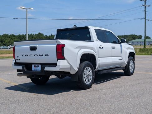 Used 2024 Toyota Tacoma SR5 AWD/4WD image 5
