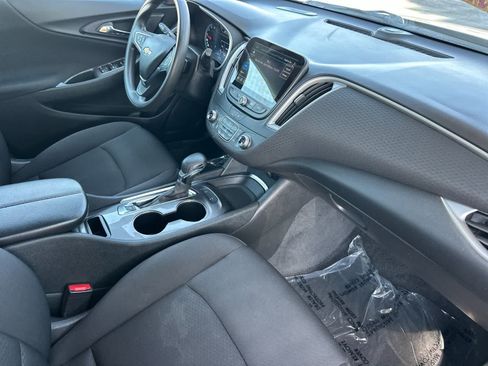 Used 2025 Chevrolet Malibu LT FWD image 16