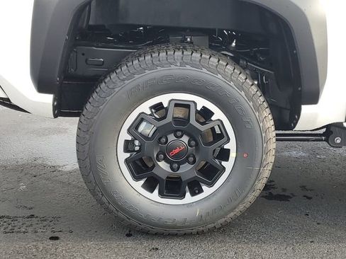 Used 2025 Toyota Tacoma TRD Off-Road image 5