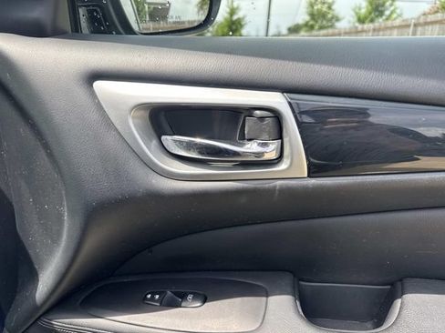 Used 2018 Nissan Pathfinder SV FWD image 14