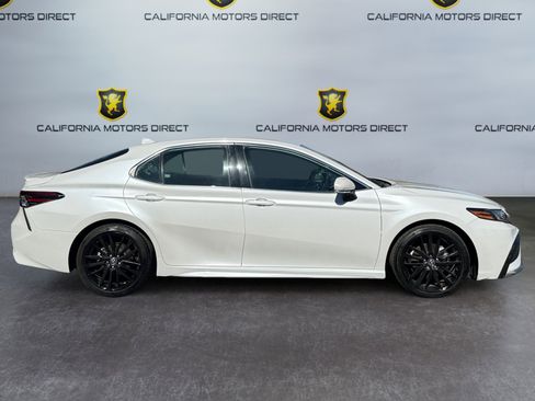 Used 2022 Toyota Camry XSE image 6
