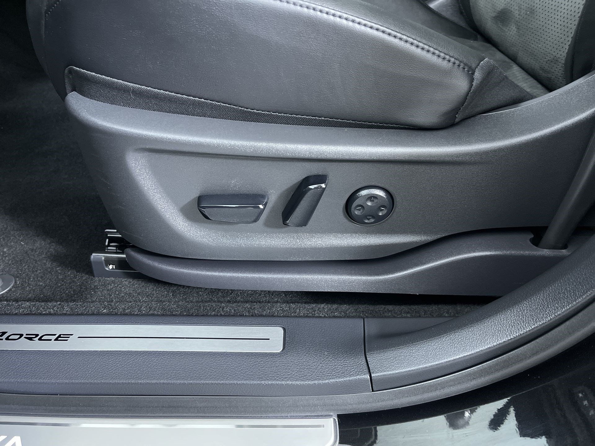 Certified 2024 Nissan Ariya AWD image 13