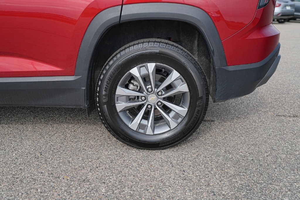 Used 2026 Chevrolet Equinox LT AWD/4WD image 14