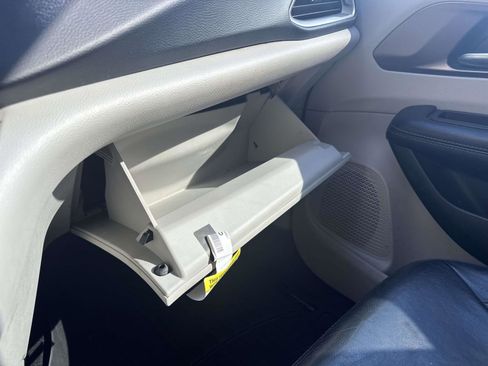 Used 2019 Chrysler Pacifica Touring-L image 27