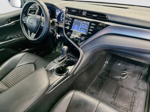 Used 2020 Toyota Camry SE FWD image 12