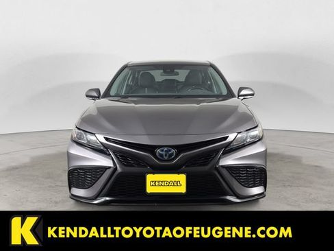 Used 2022 Toyota Camry SE FWD image 2