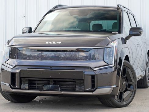 Used 2024 Kia EV9 GT-Line image 3