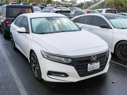 Used 2018 Honda Accord Sport image 3