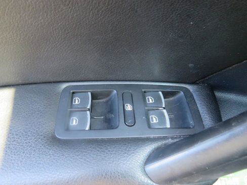 Used 2013 Volkswagen Passat TDI SEL Premium image 11