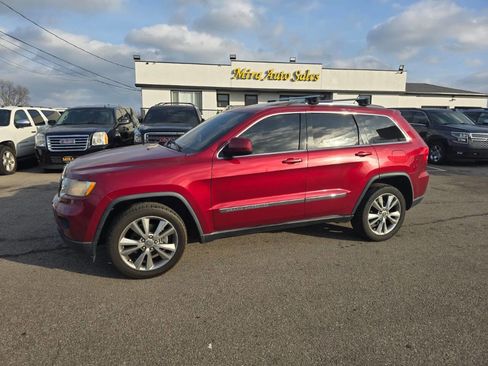 Used 2013 Jeep Grand Cherokee Laredo image 1