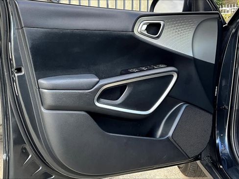 Used 2023 Kia Soul LX image 21