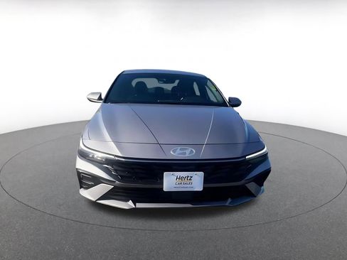 Used 2025 Hyundai Elantra Limited image 4