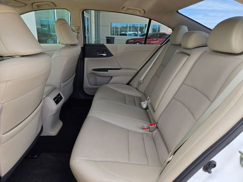 Used 2017 Honda Accord Touring image 14