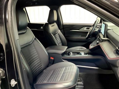 Used 2025 Ford Explorer ST-Line w/ ST-Line Street Pack AWD/4WD image 7