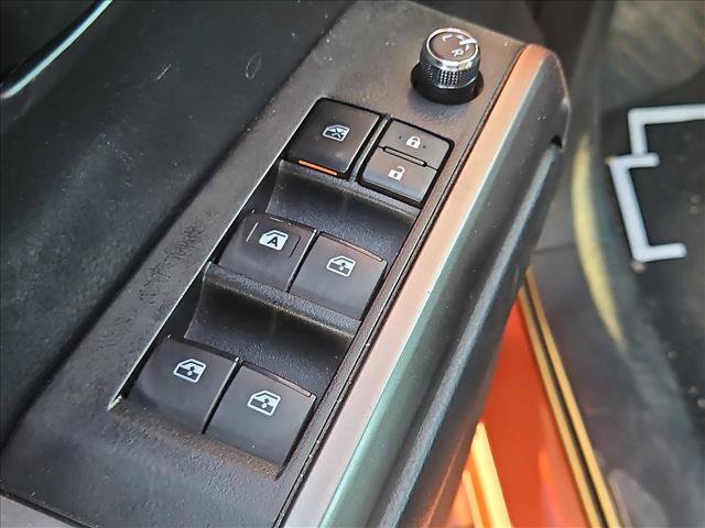 Used 2017 Toyota Tacoma SR5 w/ Tow Package RWD image 11