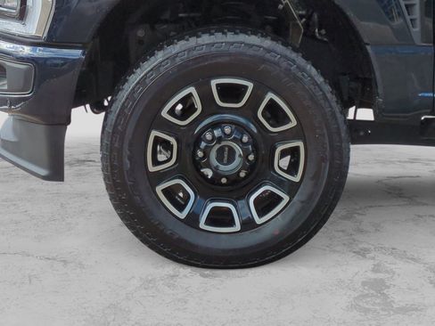 Used 2025 Ford F350 Platinum w/ FX4 Off-Road Package image 17