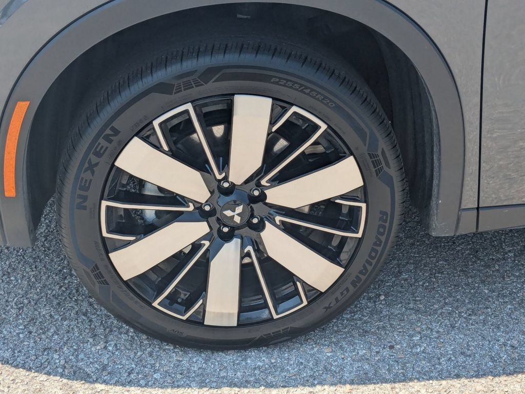 Used 2025 Mitsubishi Outlander SE FWD image 11