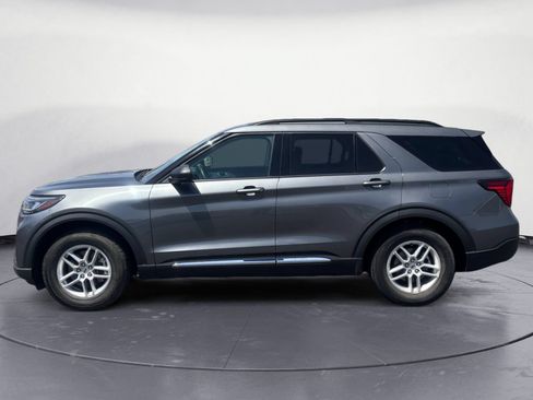Used 2025 Ford Explorer Active RWD image 3