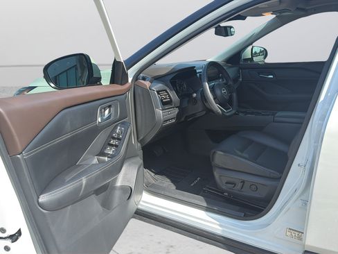 Certified 2022 Nissan Rogue SV w/ SV Premium Package AWD/4WD image 25