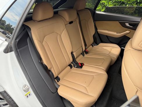 Used 2019 Audi Q8 Prestige w/ Luxury Package AWD/4WD image 40