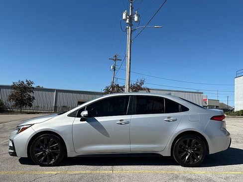 Used 2023 Toyota Corolla SE image 4