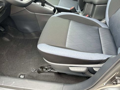 Used 2025 Nissan Versa SV w/ Trunk Package image 21