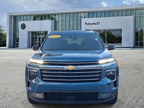 Used 2025 Chevrolet Traverse LT FWD image 2