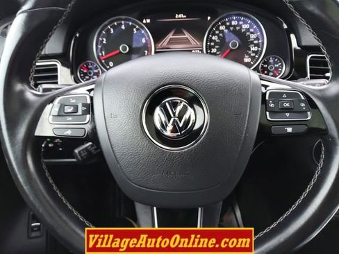 Used 2017 Volkswagen Touareg Wolfsburg Edition image 41