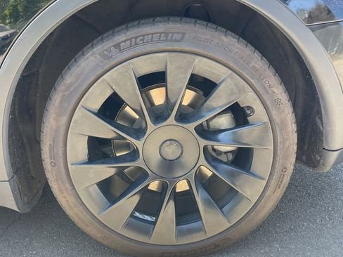 Used 2021 Tesla Model Y Long Range AWD/4WD image 4