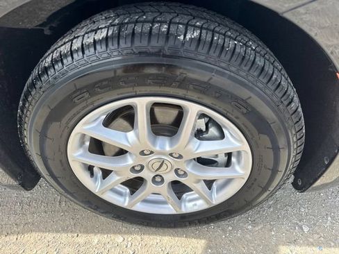 Used 2024 Chrysler Pacifica Touring-L FWD image 25